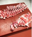Cabrito entero en chuletas